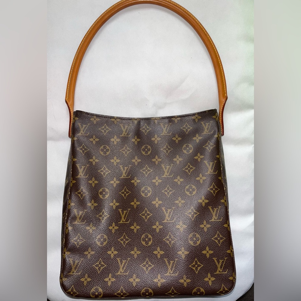 Pre-loved Louis Vuitton Bag. Great condition. Minimal signs of wear.